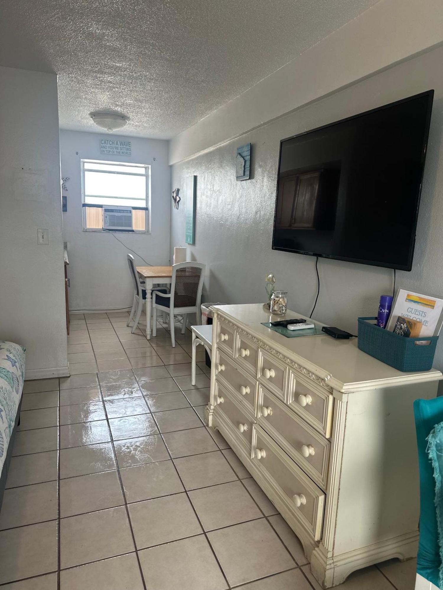 Entire Studio - Steps Away From The Beach - Turquoise Beach Retreat At Daytona دايتونا بيتش المظهر الخارجي الصورة